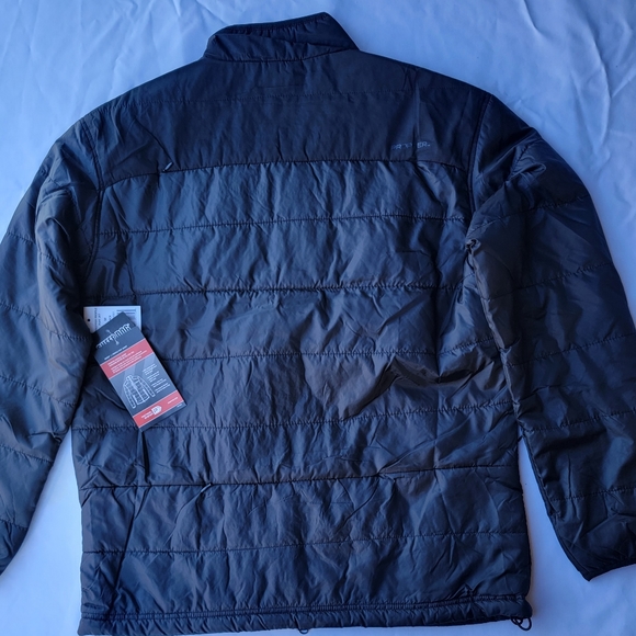 Propper Puff Jackets. Black. Zip closure with magnetic pocket closure. - Picture 4 of 6